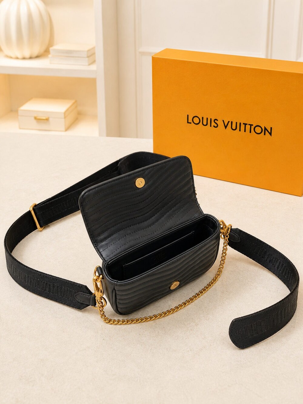 Louis Vuitton Multi Pochette Shoulder Purse in Black Quilted Cowhide - Picture 3 of 7